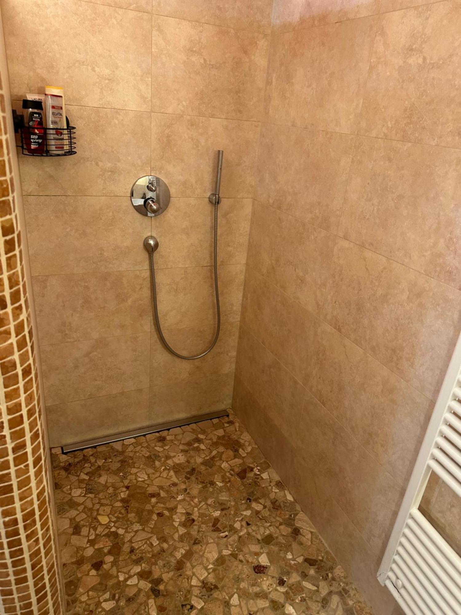 האוסהם Suite Sinja Erlebnisferienwohnung מראה חיצוני תמונה